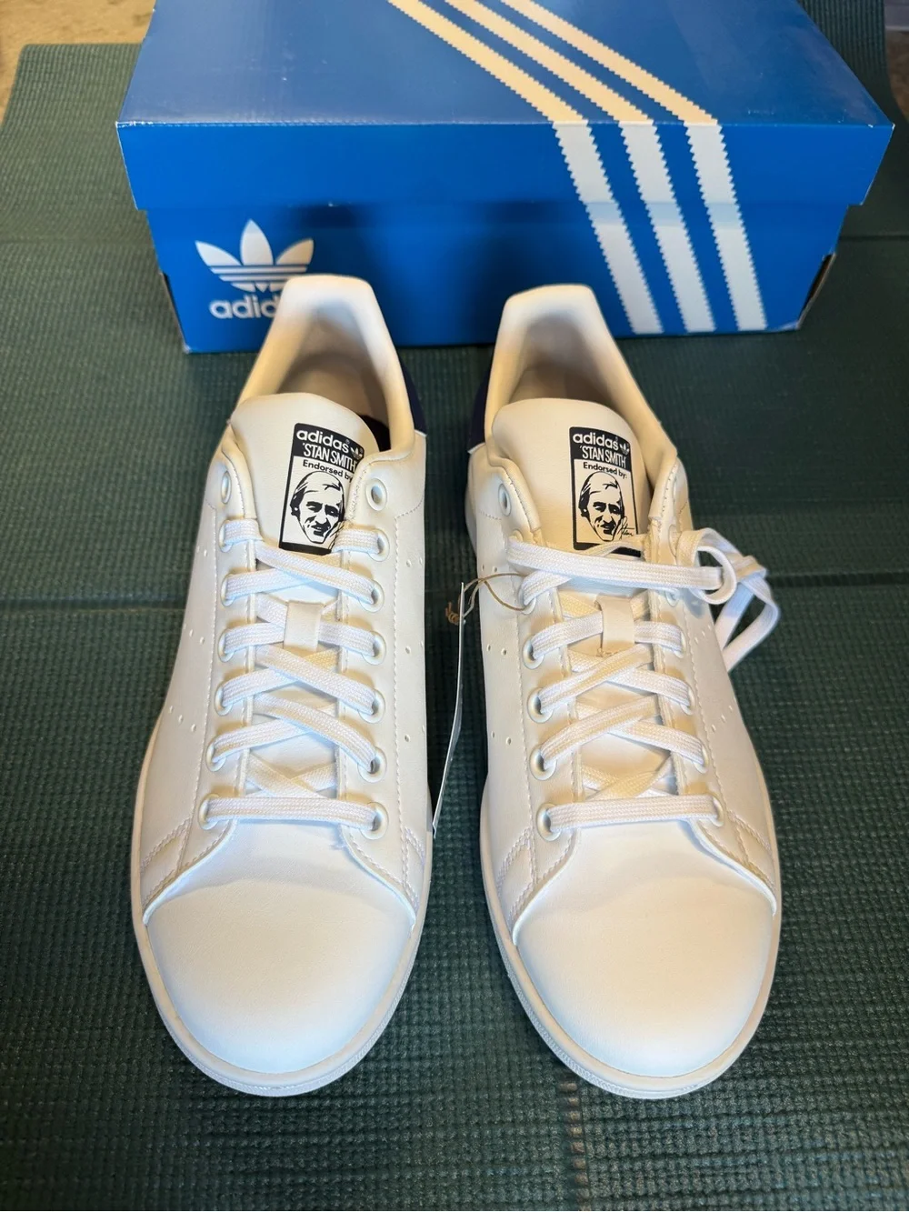 adidas Stan Smith Women’s White Sneakers with Navy Heel Tab NWT Women’s 8